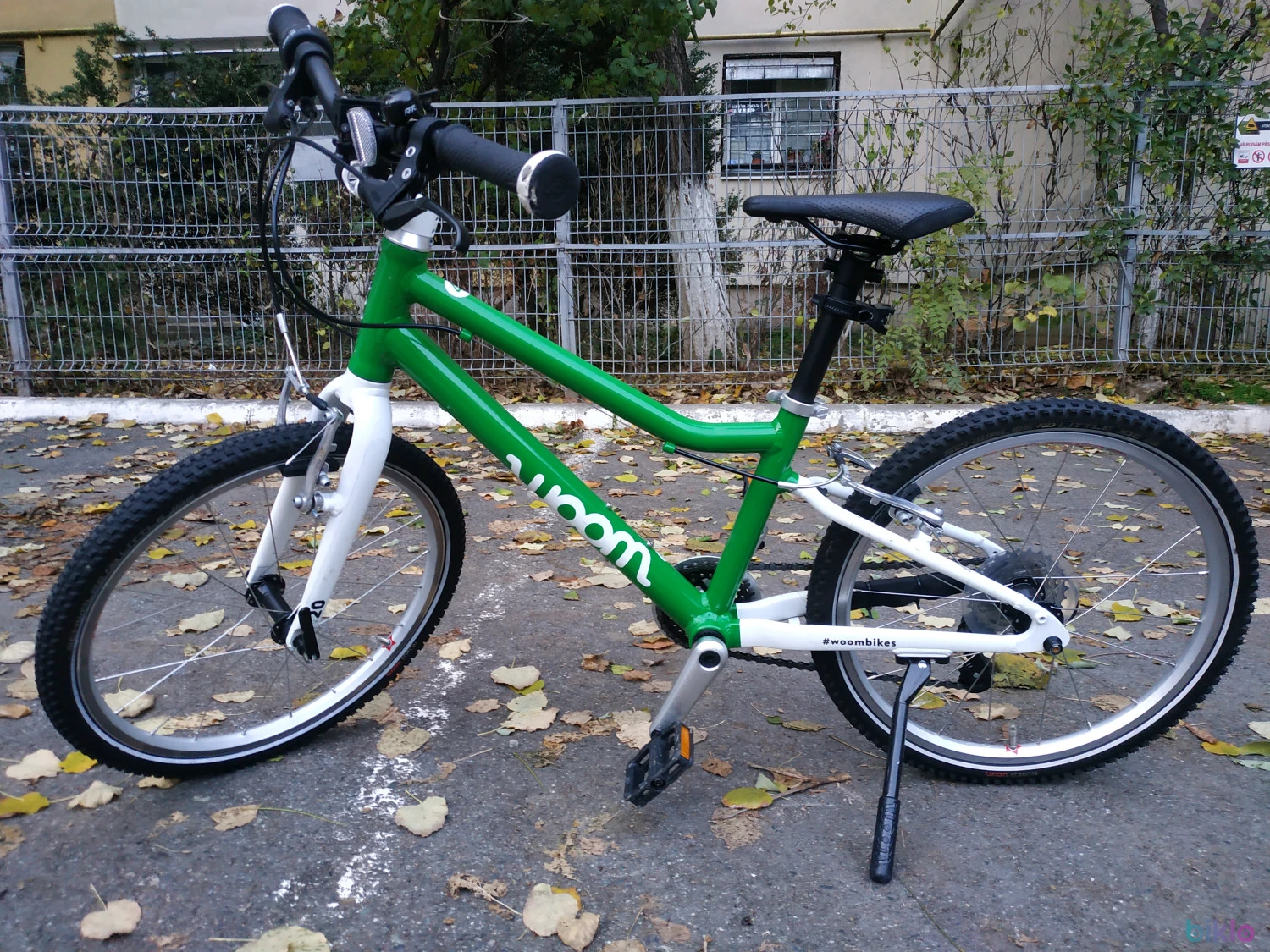 1. Bicicleta copii Woom 4 20" verde + cric Woom