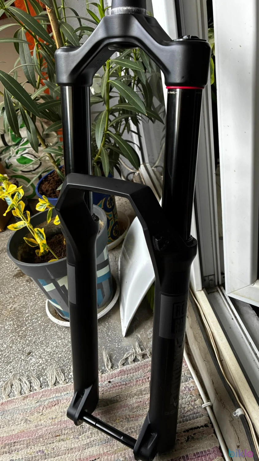 3. Suspensie Rockshox Domain gold 170mm