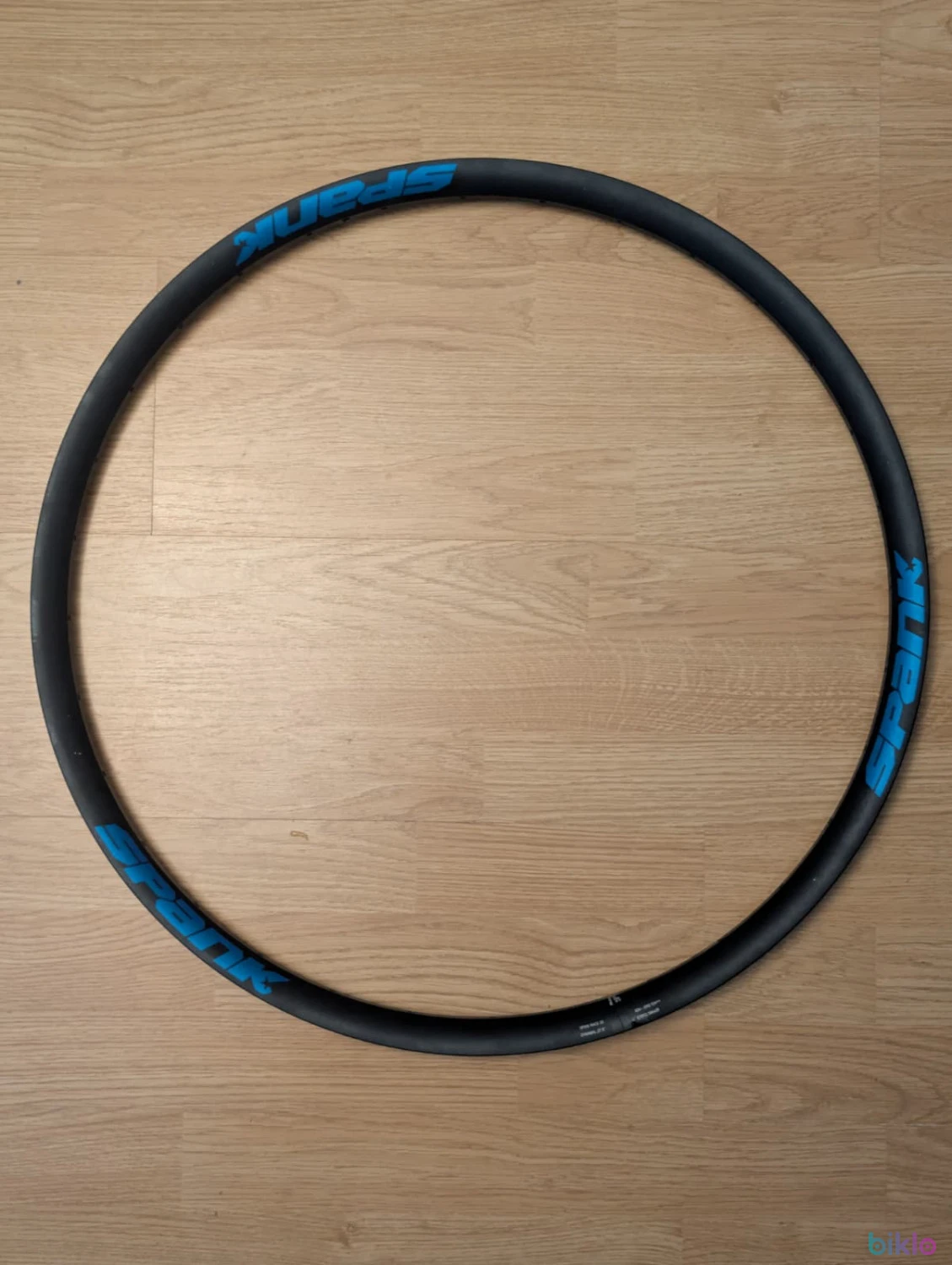 7. Jante Spank Spike 33 Shotpeen Blue