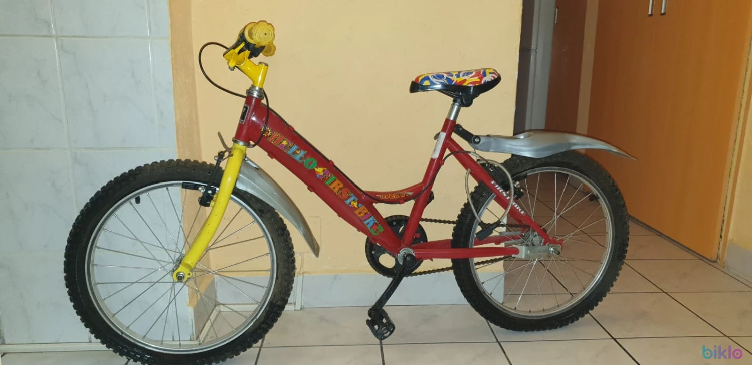1. Vand bicicleta copii First Bike 20''