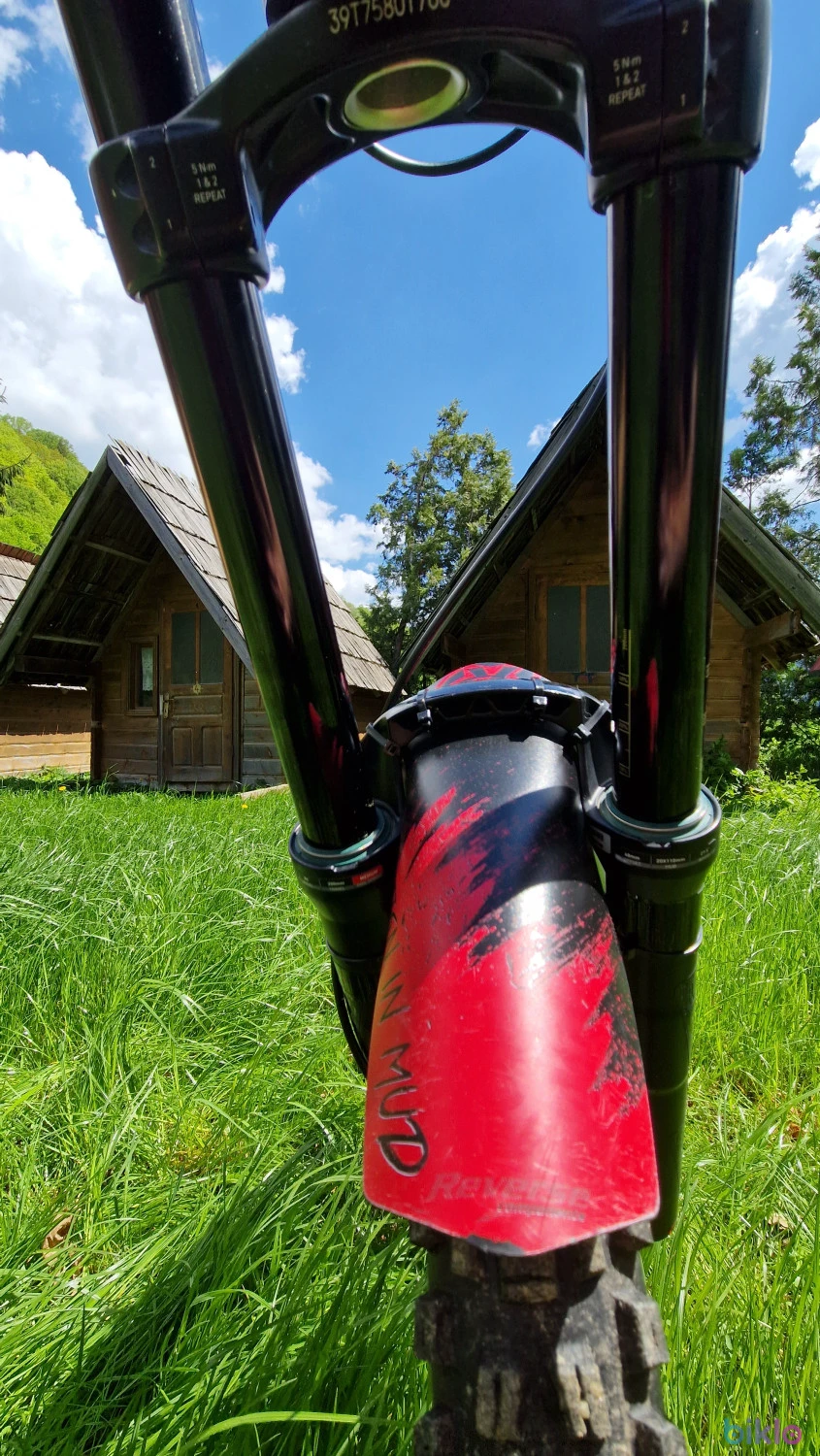8. Yt Tues Blood Red Core 2 Downhill