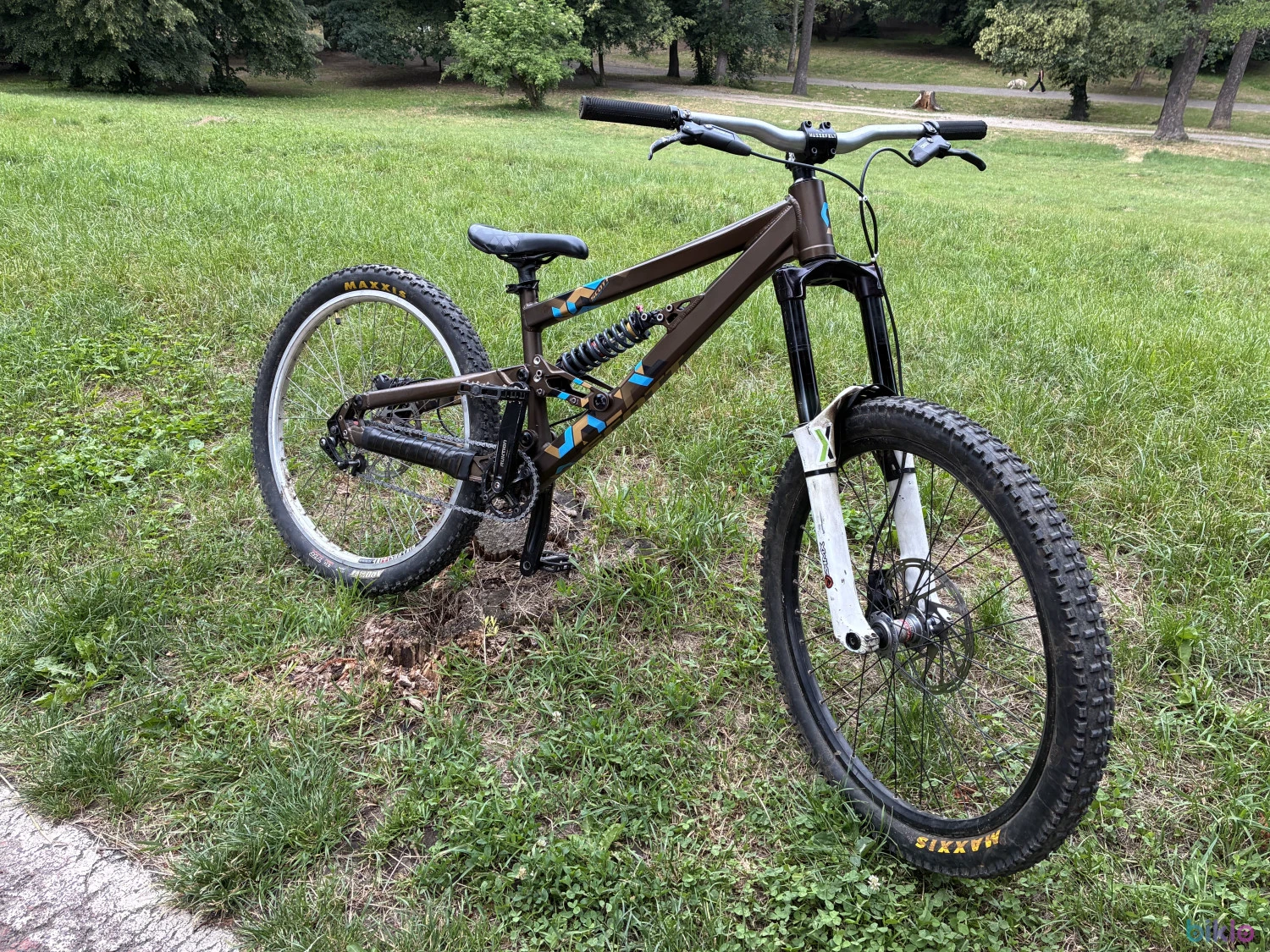 1. Mountain Bike Freeride SCOTT Voltage FR30
