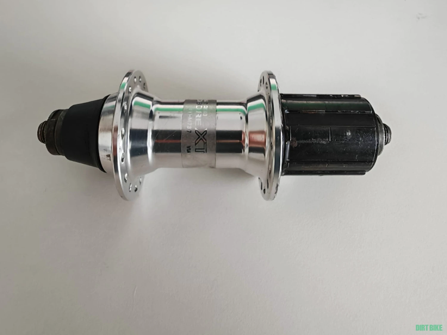 1. RETINUT - Butuc Shimano XT M737