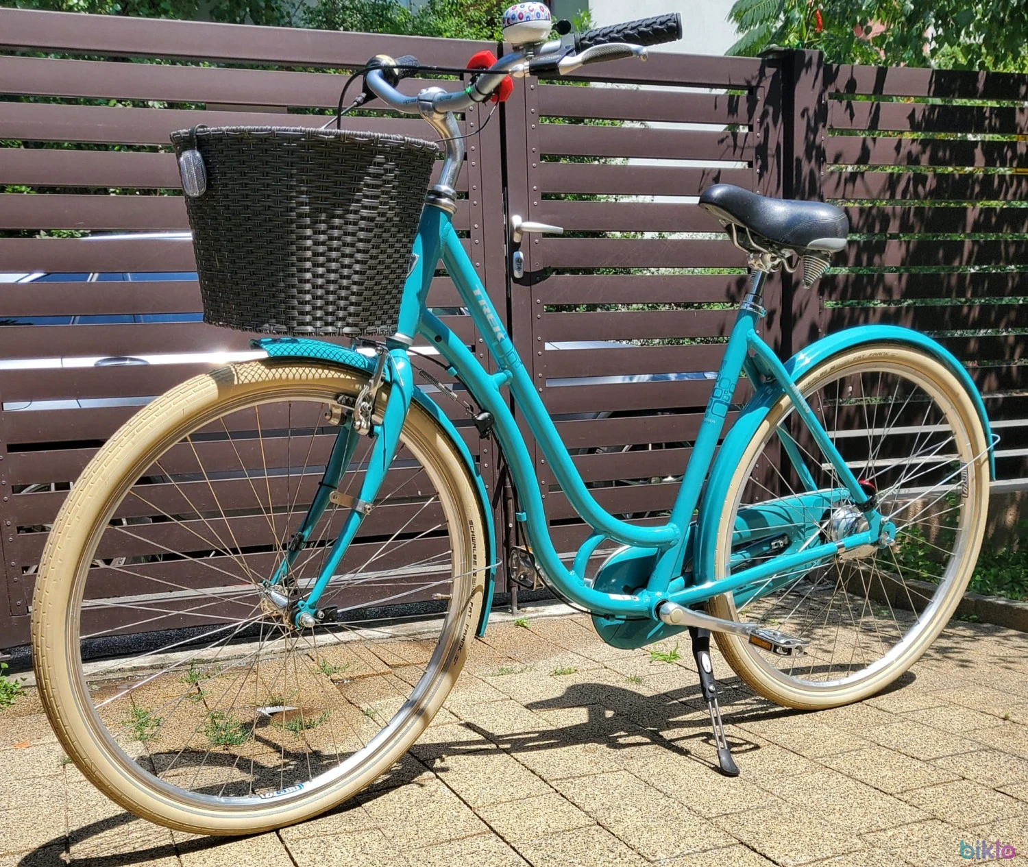 3. Bicicletă urbană premium Trek Santiago Lowstep 28” – Shimano Nexus 7, stare foarte bună