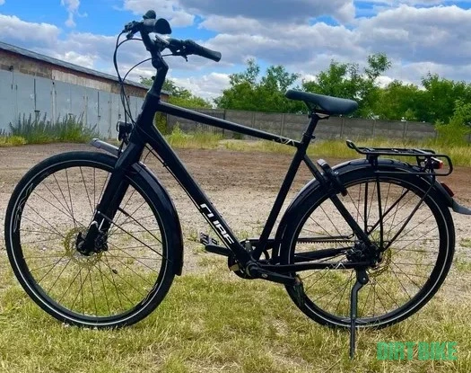 1. Bicicleta Cube Travel Pro