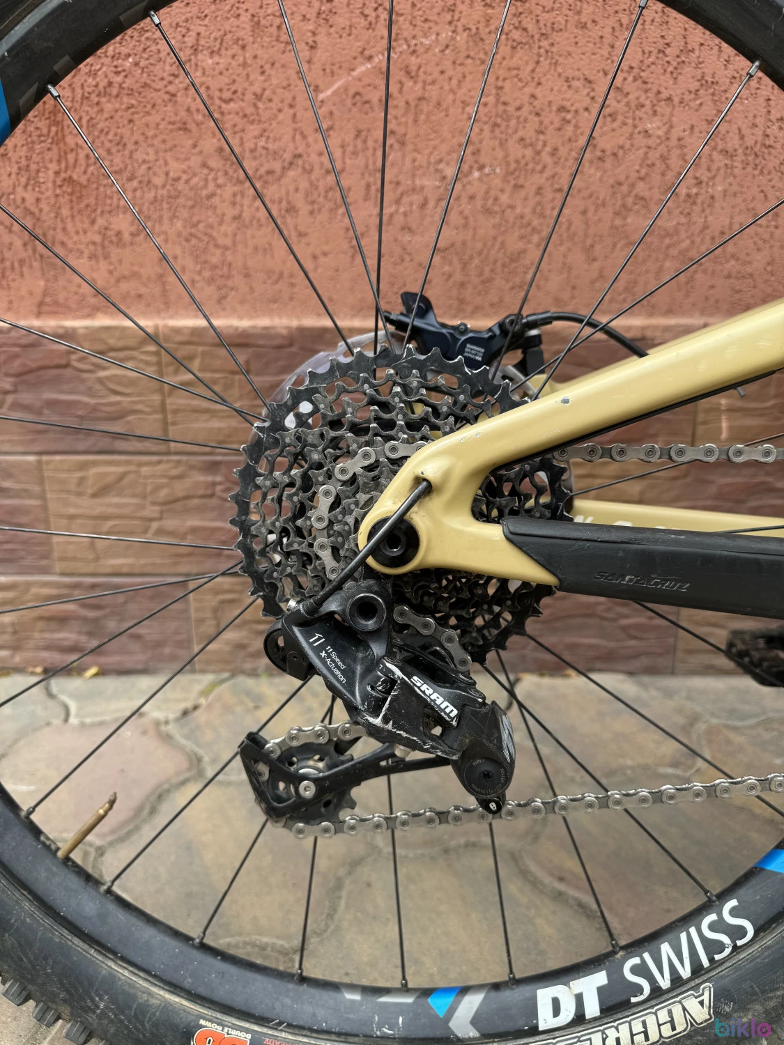 8. Santa Cruz Nomad C4