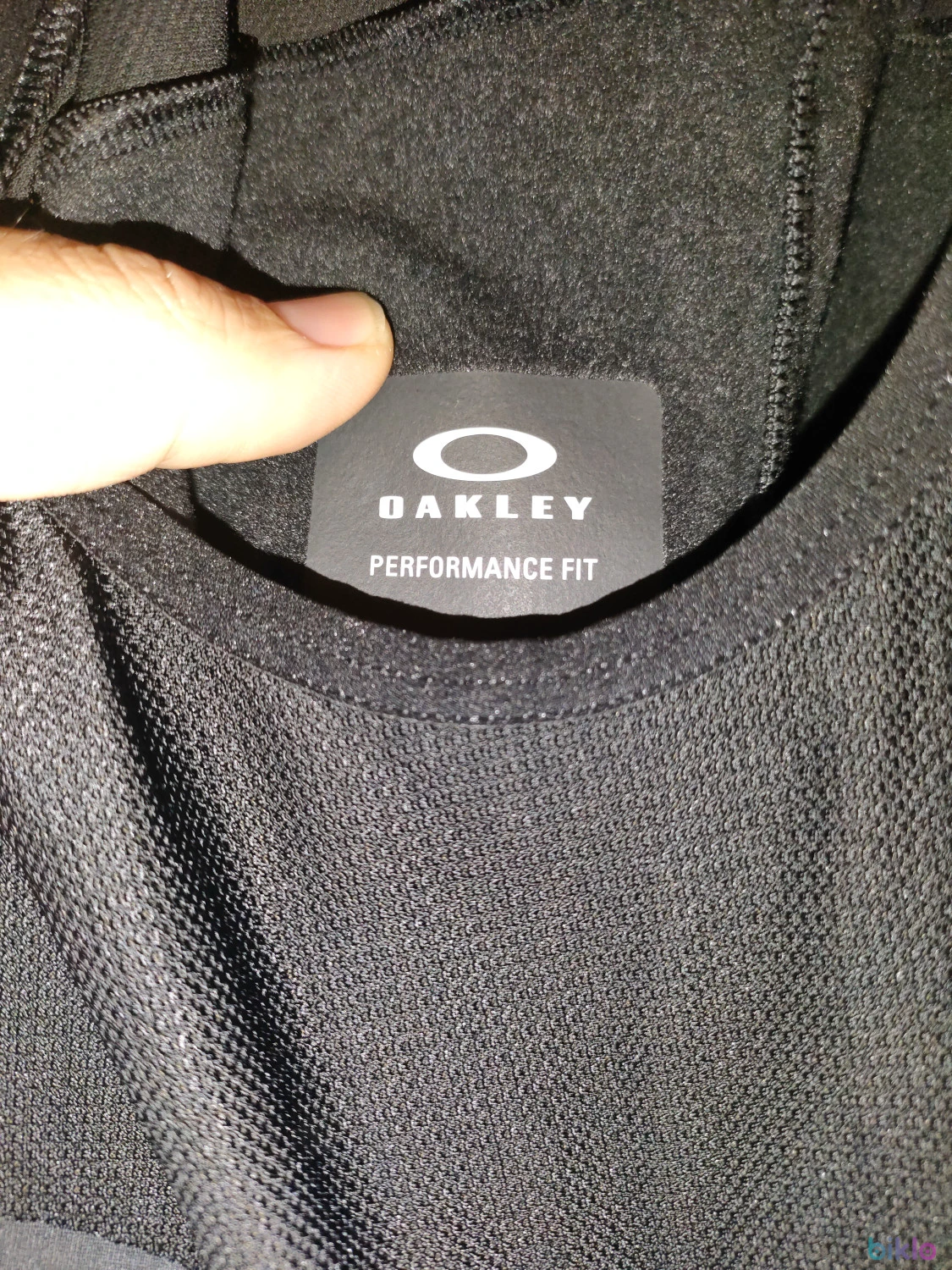 1. Pantaloni termici tip salopeta Oakley