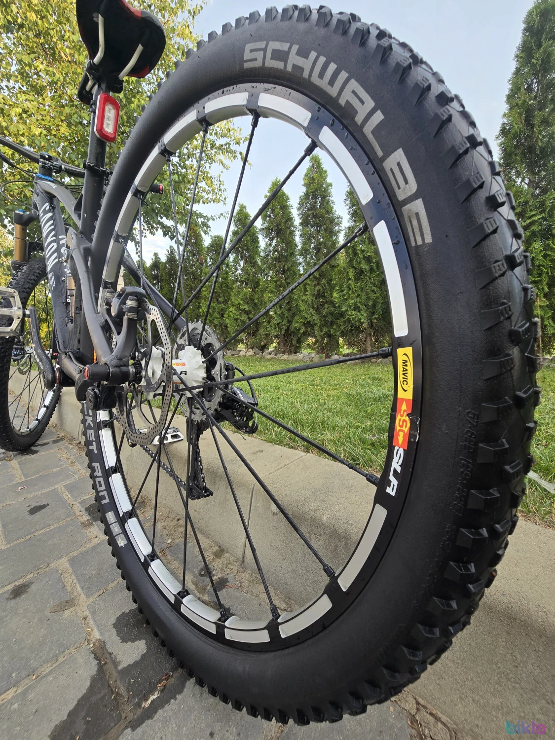 4. Bicicleta Canyon Nerve al 29, fox kashima