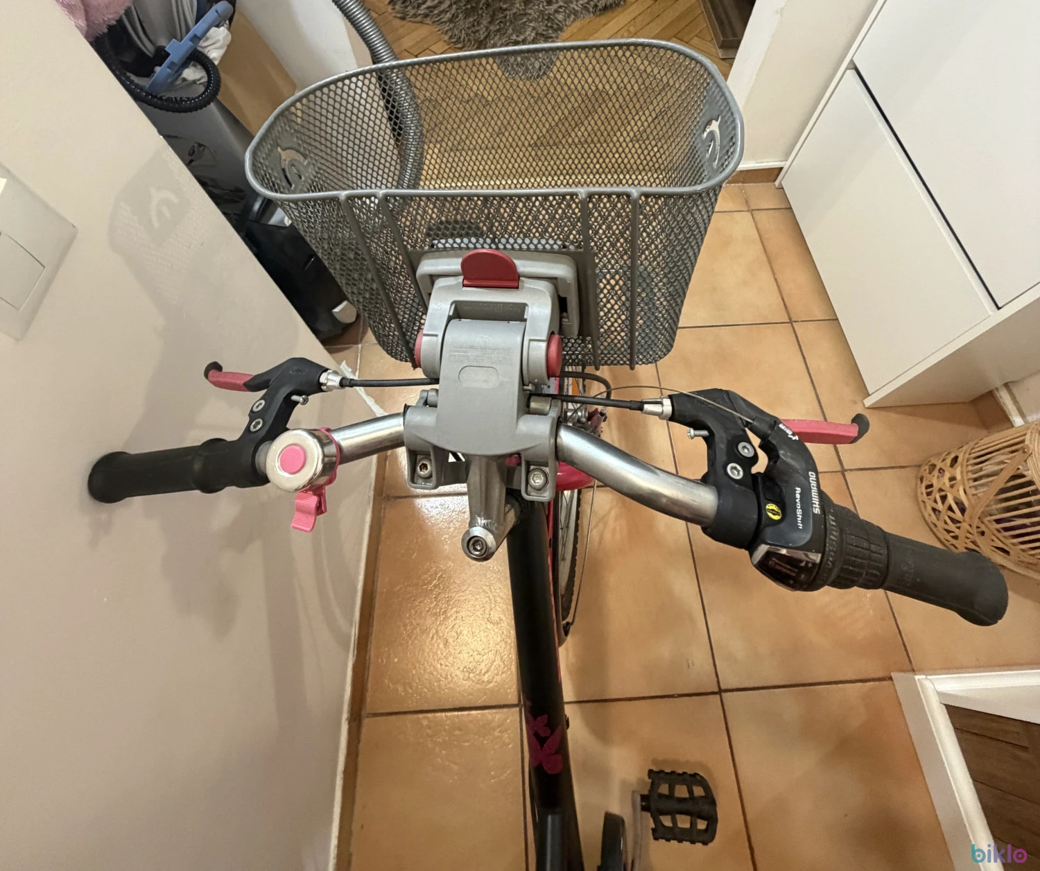 3. Vând bicicletă fata