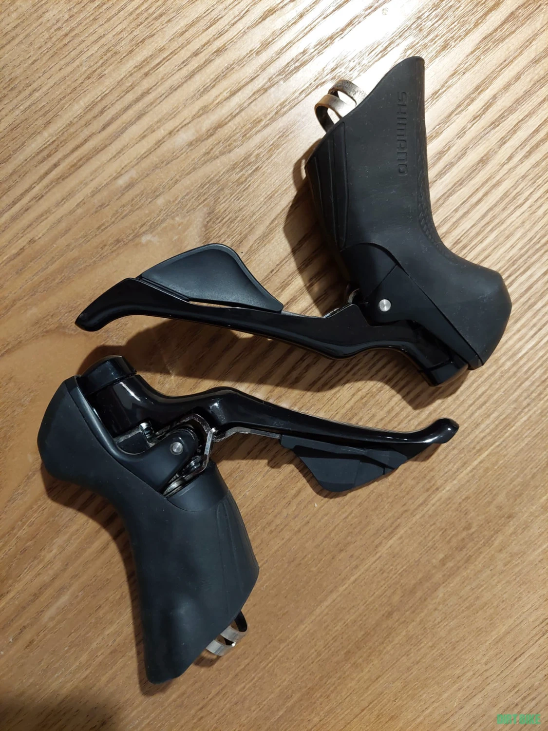 1. Set manete schimbător Shimano 105 ST-R7000