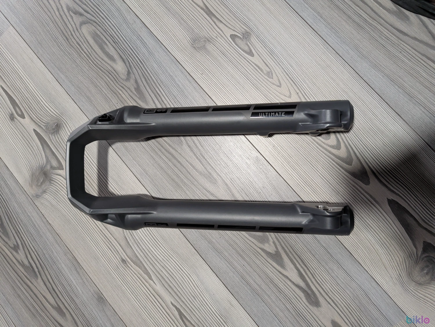 1. Lower RockShox Zeb Ultimate 27.5