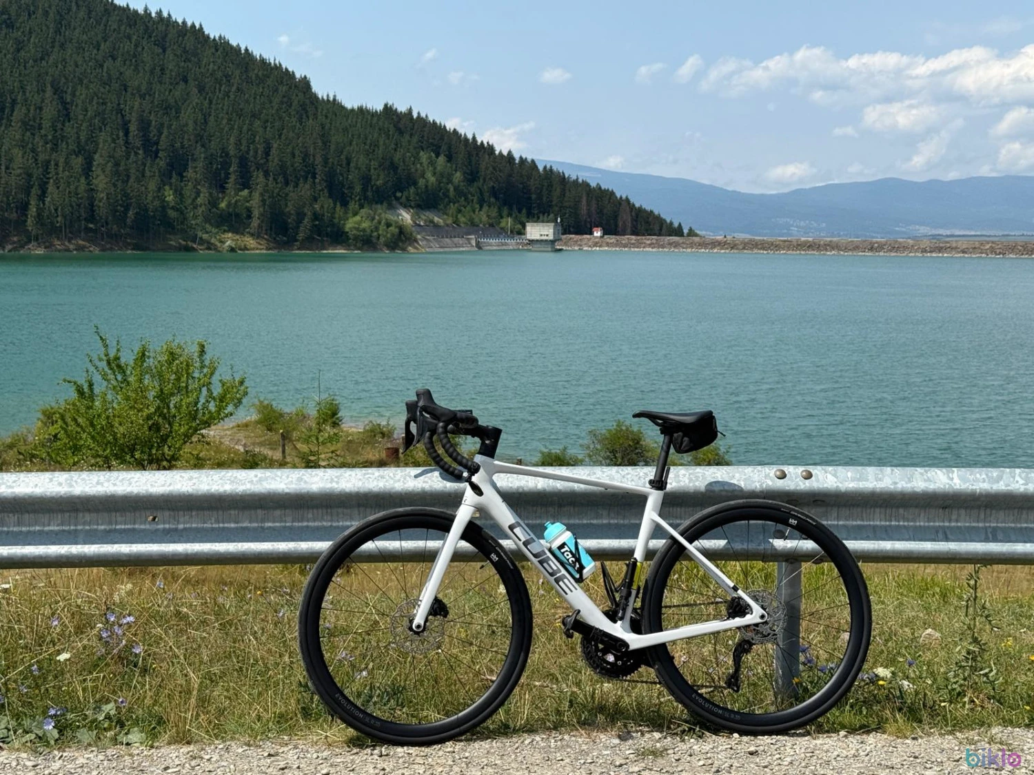 1. Cube Attain C:62 SLX Shimano 105 Di2 2x12 viteze