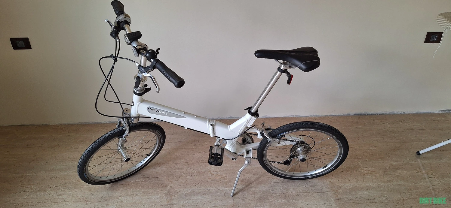 1. Bicicletă pliabilă Giant din aluminiu model deosebit