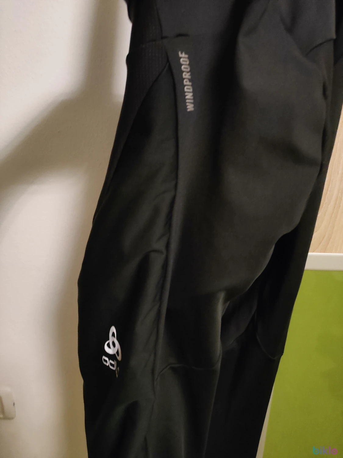 1. Pantaloni Odlo lungi tip salopeta termici