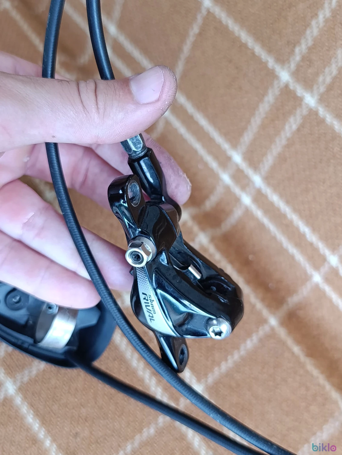 9. Groupset Sram Force si Rival