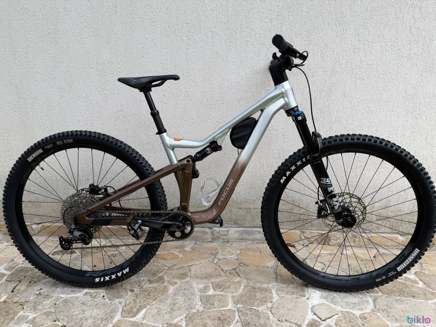 2. Vând MTB Full Suspension Focus Thron 6.9 in Garantie