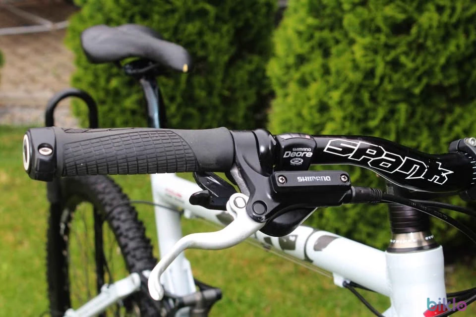 10. Bicicleta Focus Full Suspension 26 "