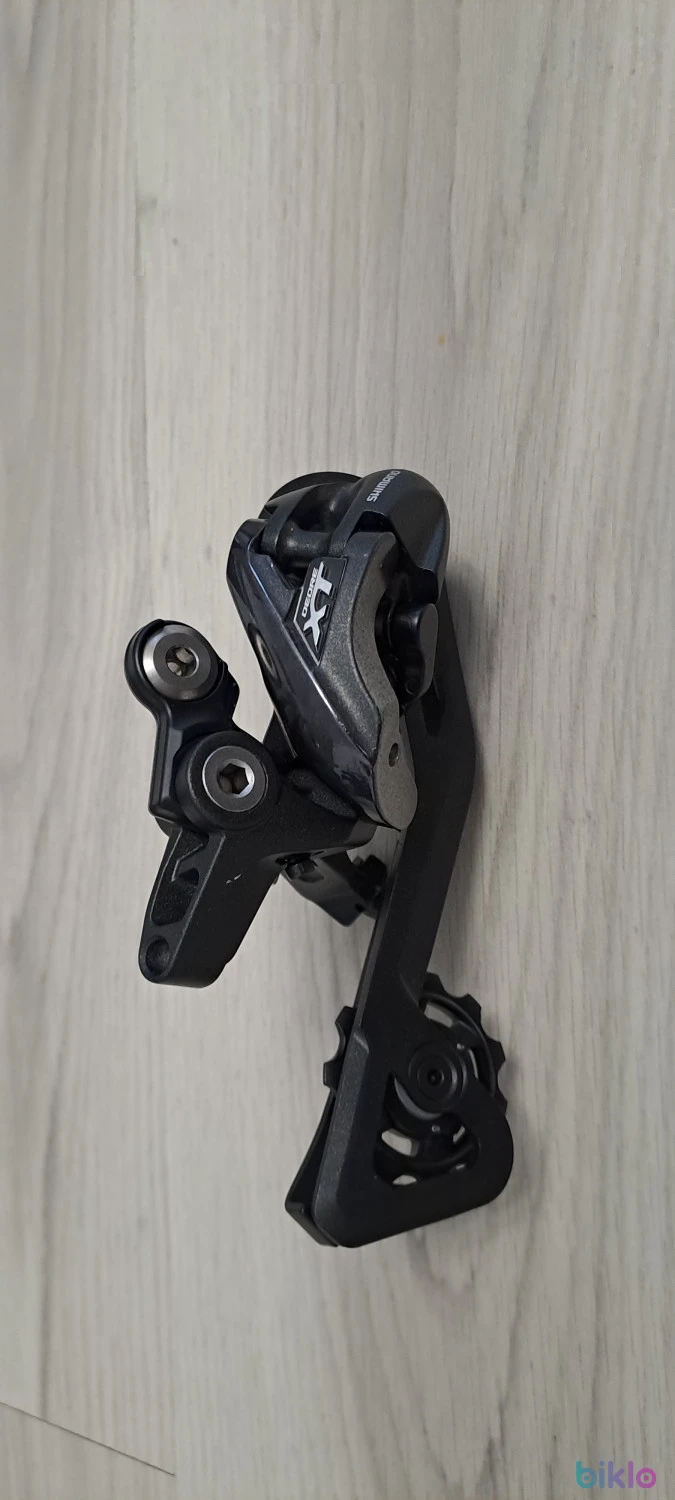 1. Schimbator spate Shimano Deore XT 11V . Nou