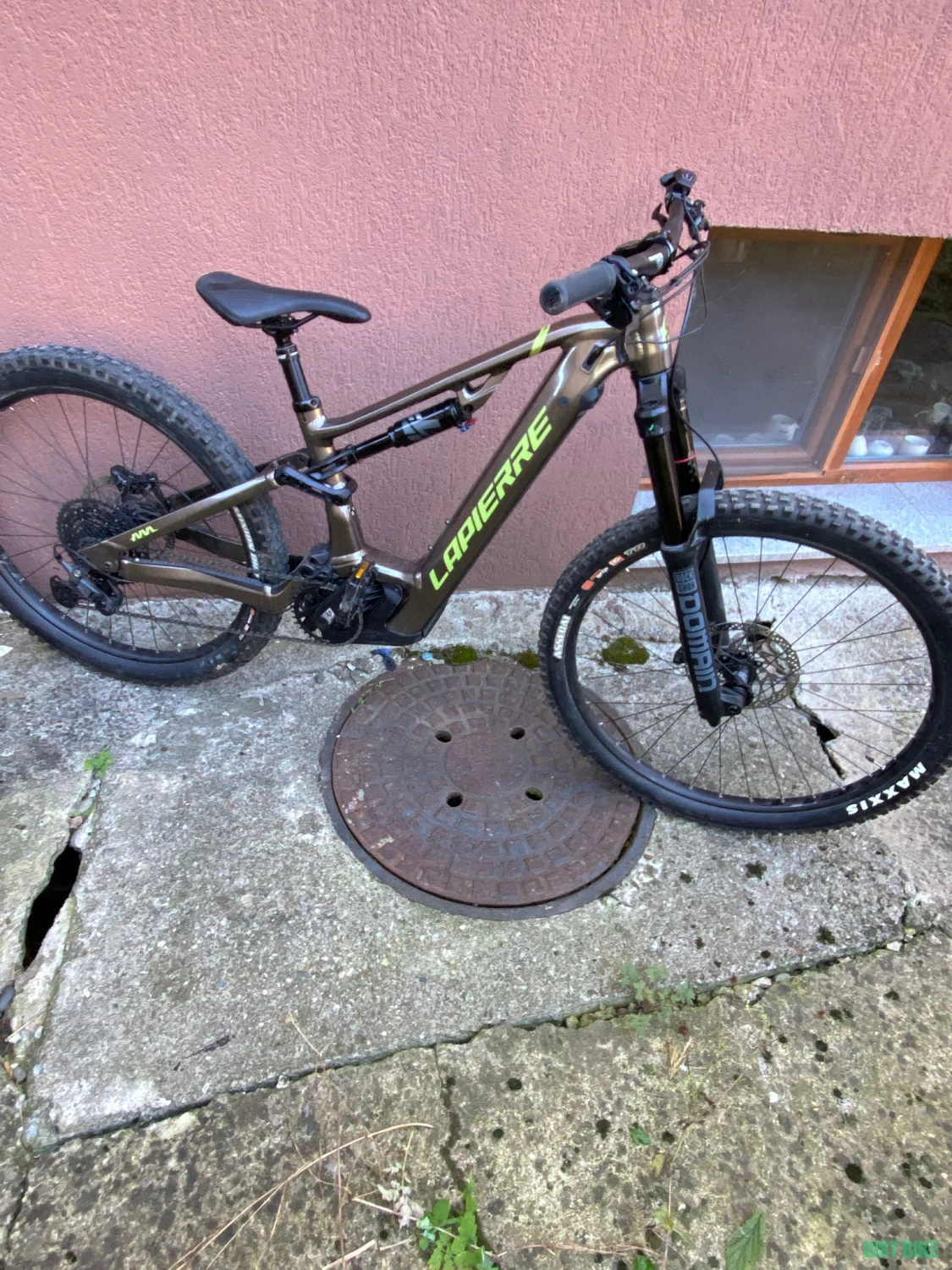 1. Bicicleta electrica full suspensie