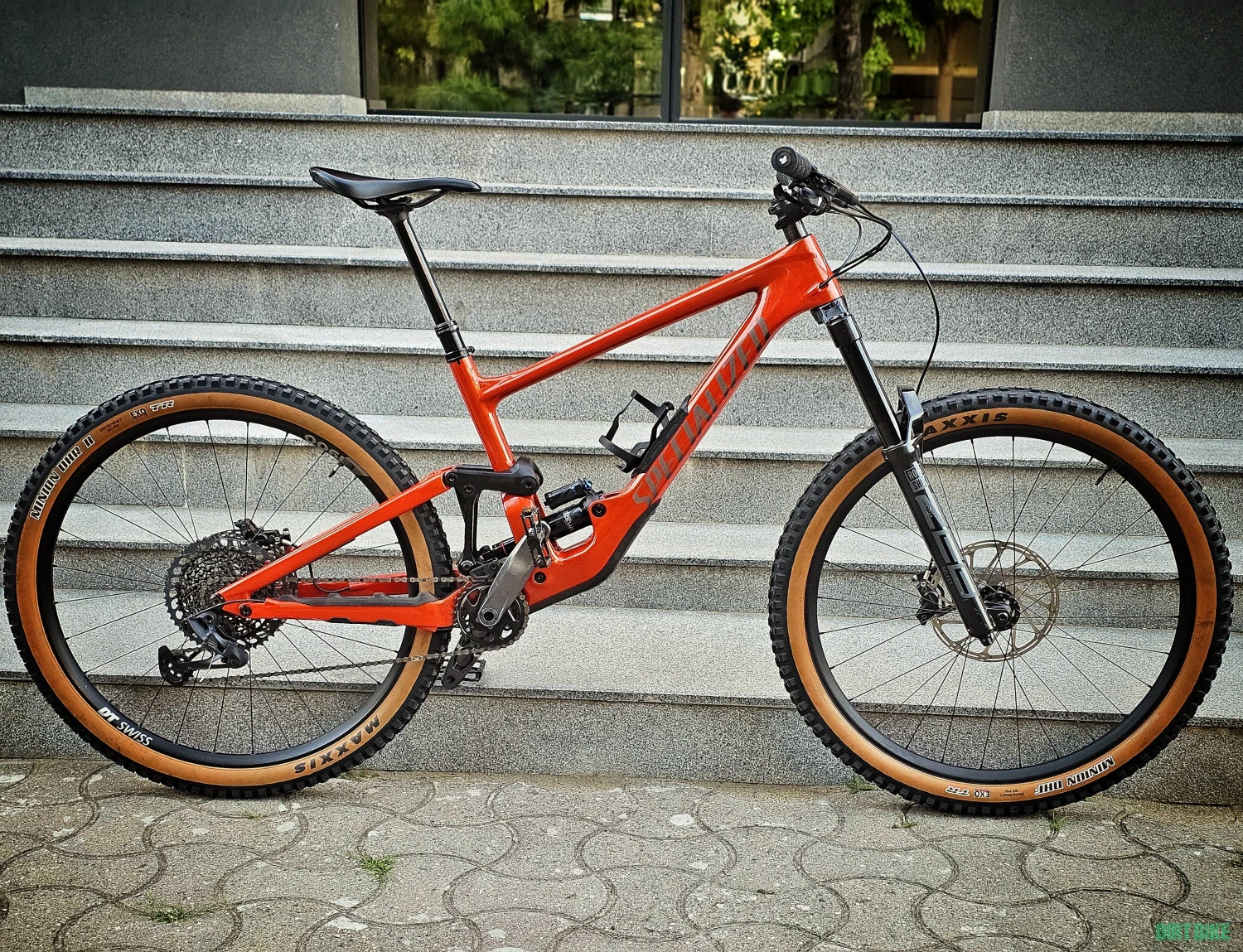 1. Specialized Enduro Comp 2023