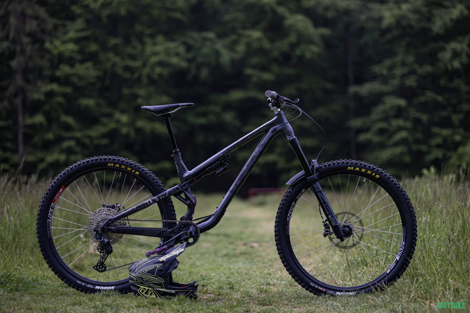 1. Commencal meta v4 AM29