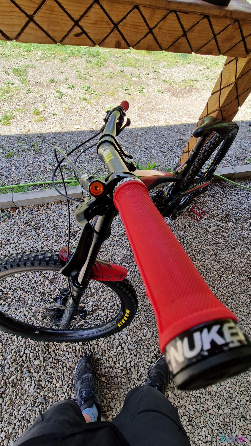12. Yt Tues Blood Red Core 2 Downhill
