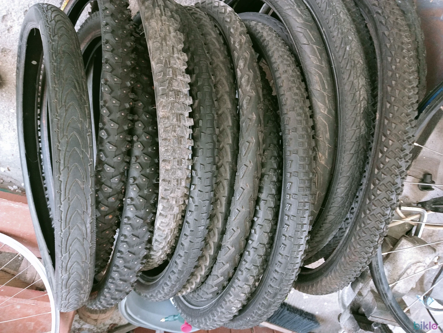 11. Roată față mtb 26 jantă aluminiu dublă și capsată butuc Shimano Deore XT Japan camere cauciuc Schwalbe Marathon