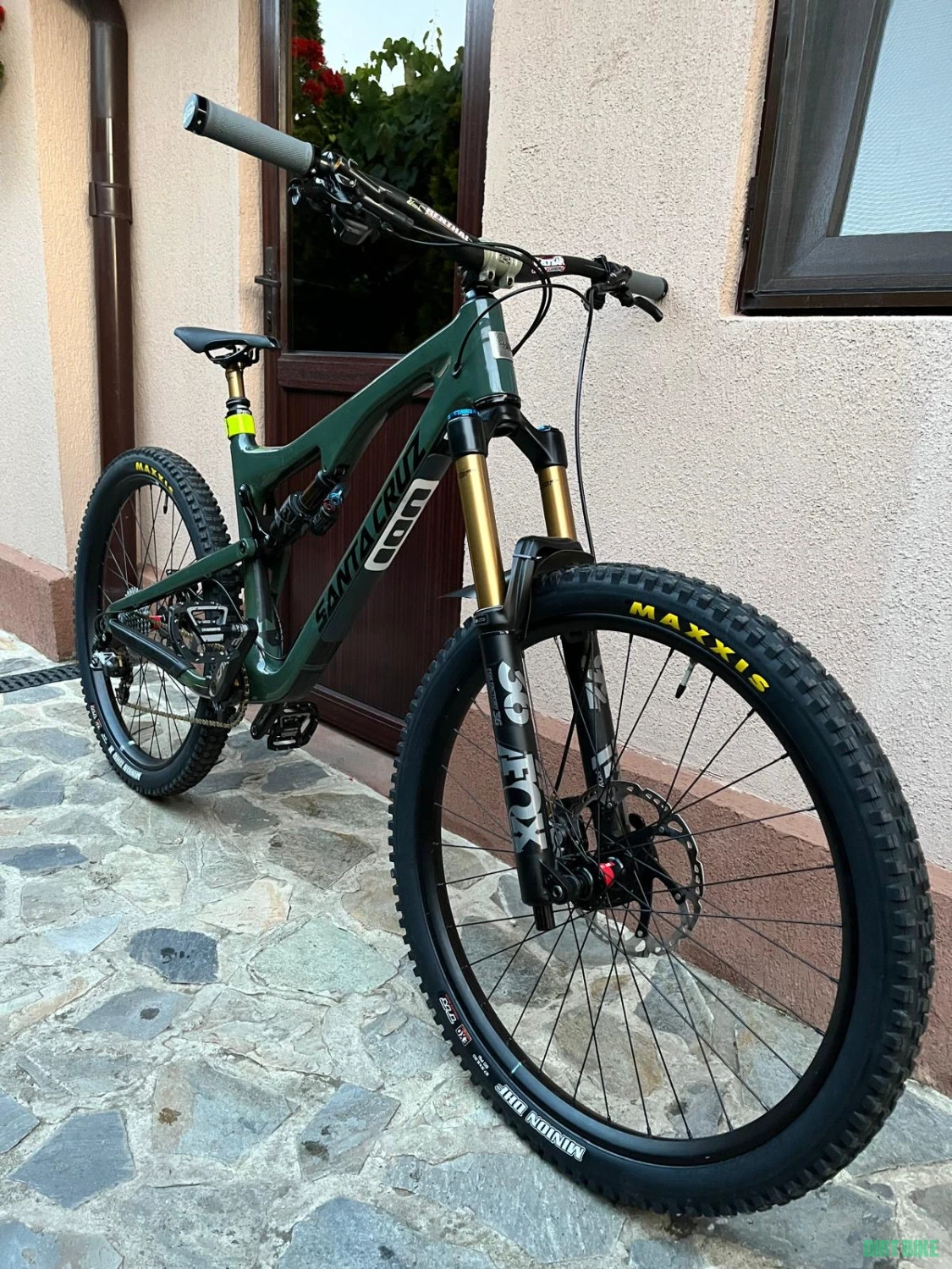 1. Santa Cruz Bronson Carbon