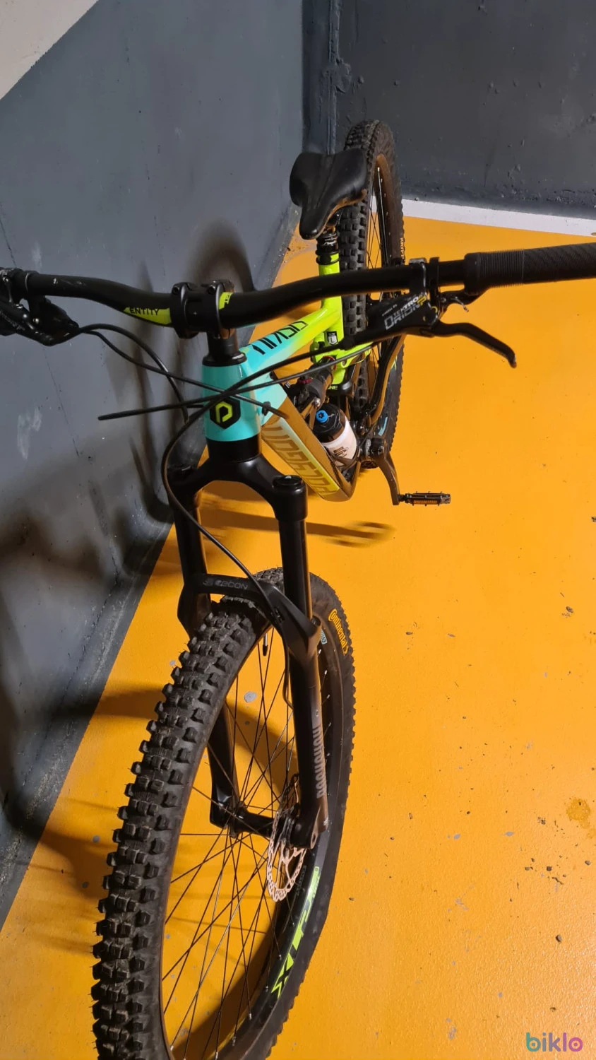 3. Bike MTB Polygon Siskiu T7 29"