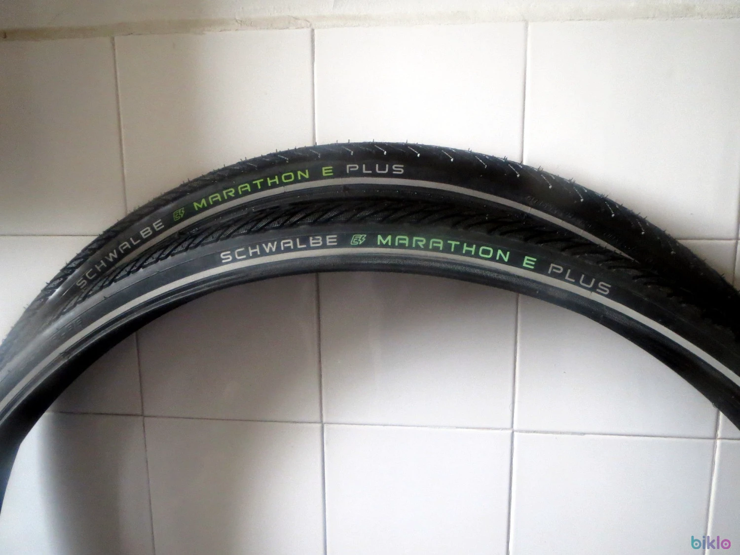 1. Schwalbe Marathon E Plus 28 x 1,5, 40 - 622