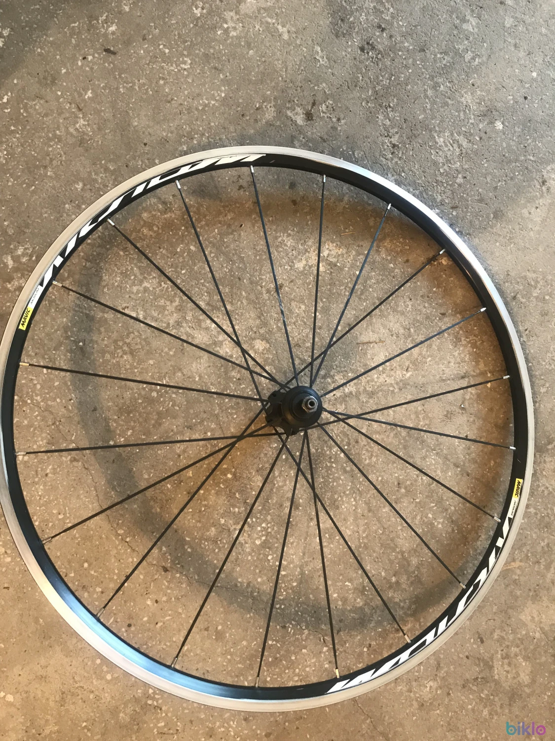 1. Roata spate Mavic Aksium