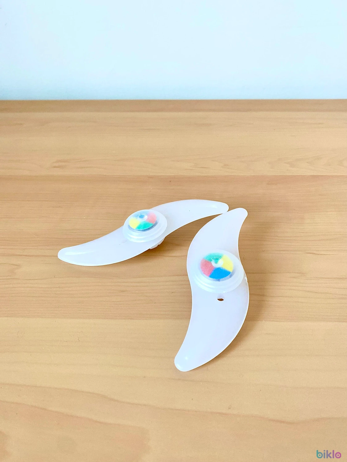 1. Set 2 lumini LED colorate pentru spiță roata bicicleta