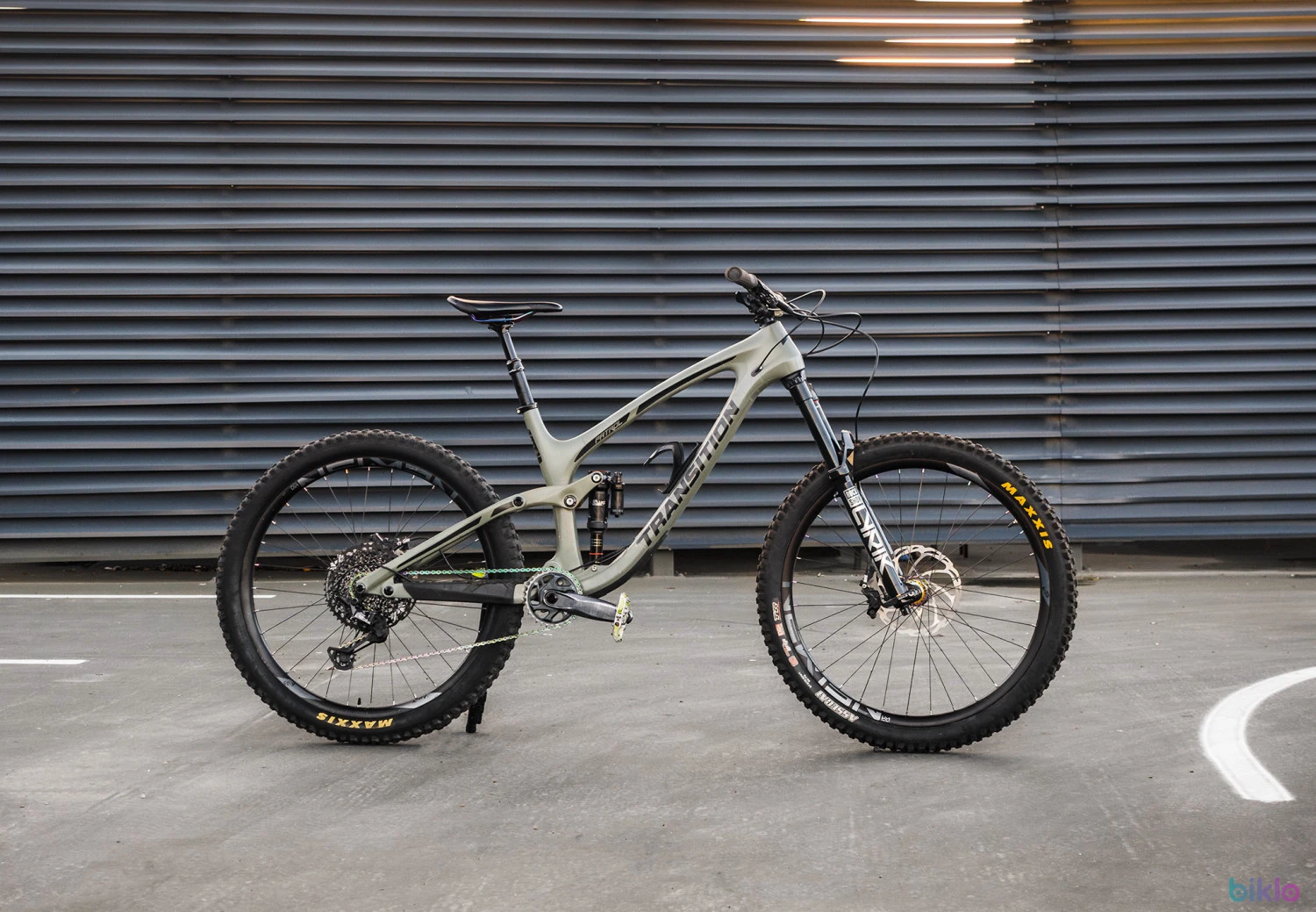 1. Bicicleta enduro Transition Patrol Carbon marime L