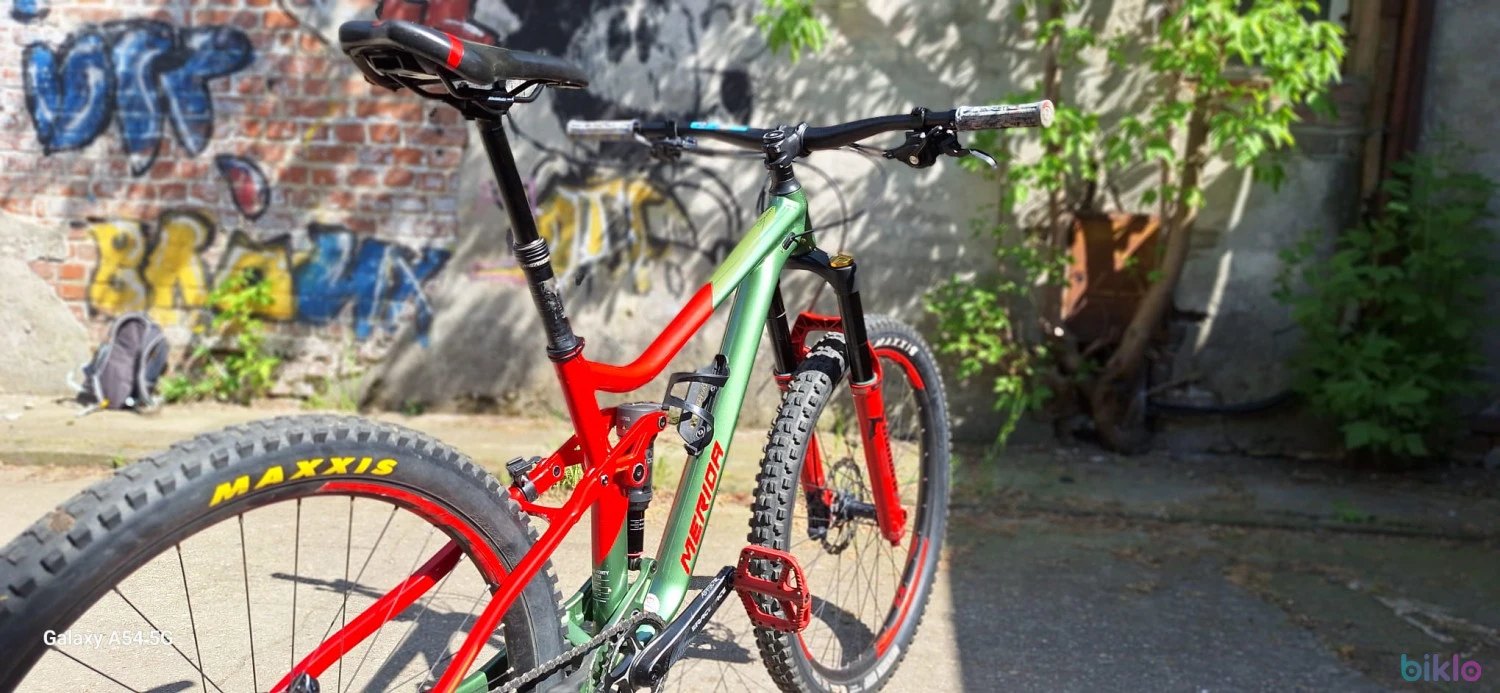 1. Bicicletă full suspension enduro Merida one-forty 700