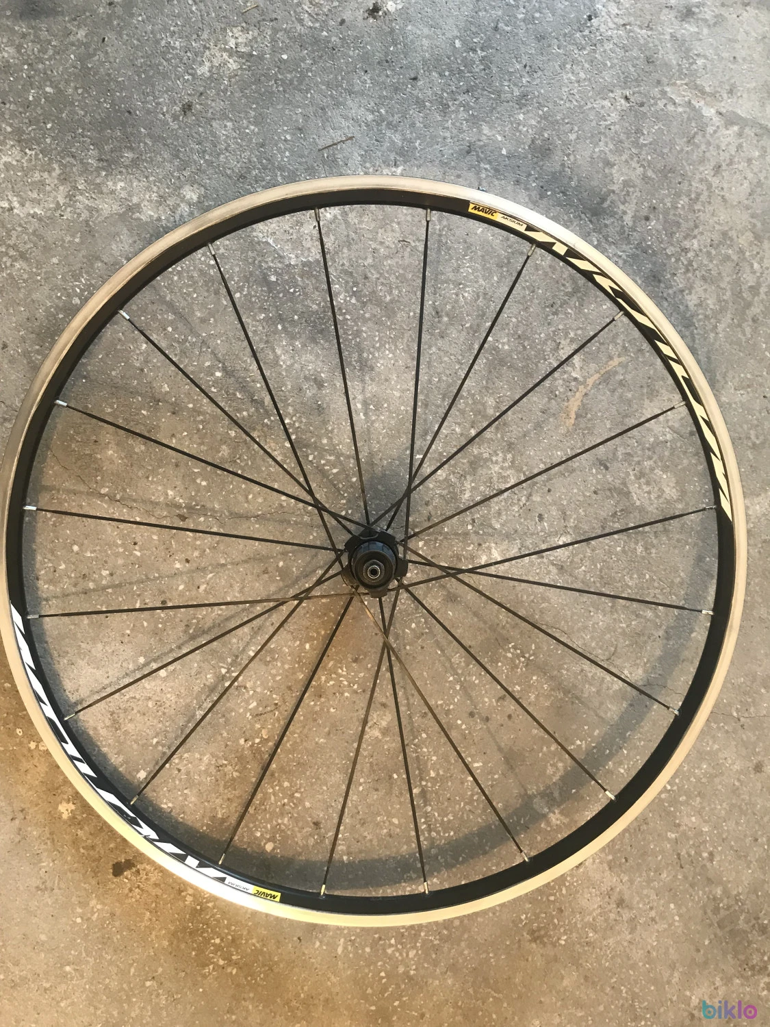 2. Roata spate Mavic Aksium