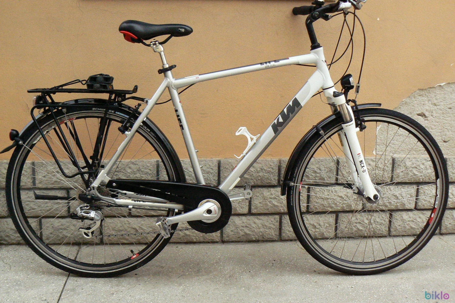 1. Bicicleta trekking KTM