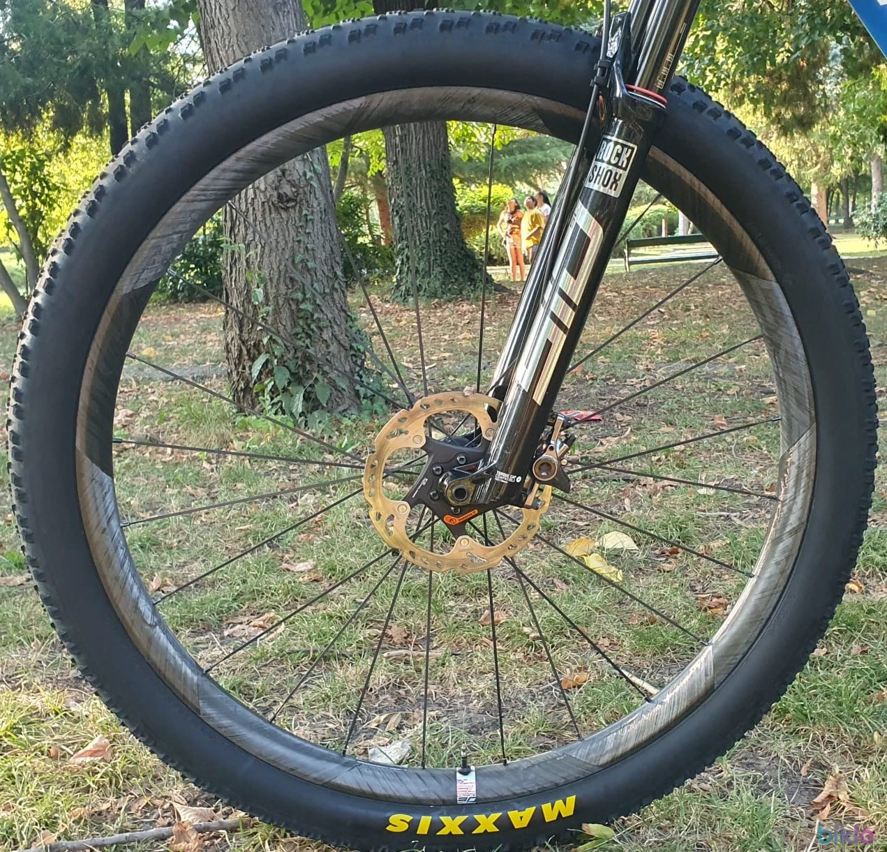 1. Mavic Crossmax SL Ultimate 30 29 Carbon