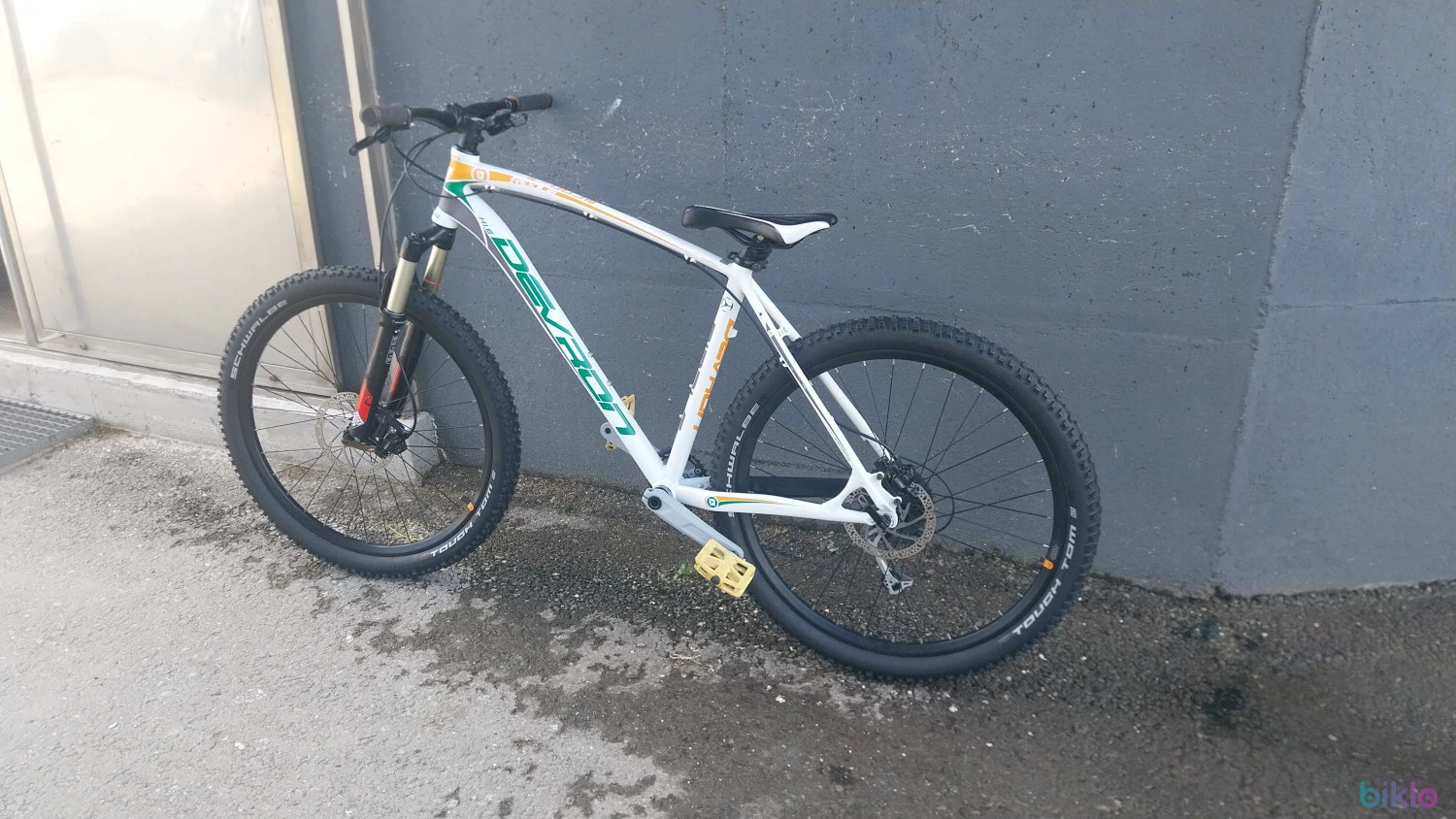 2. Vand Devron Riddle 1.6 marime L roti 26 furca aer Rockshox Reba RL