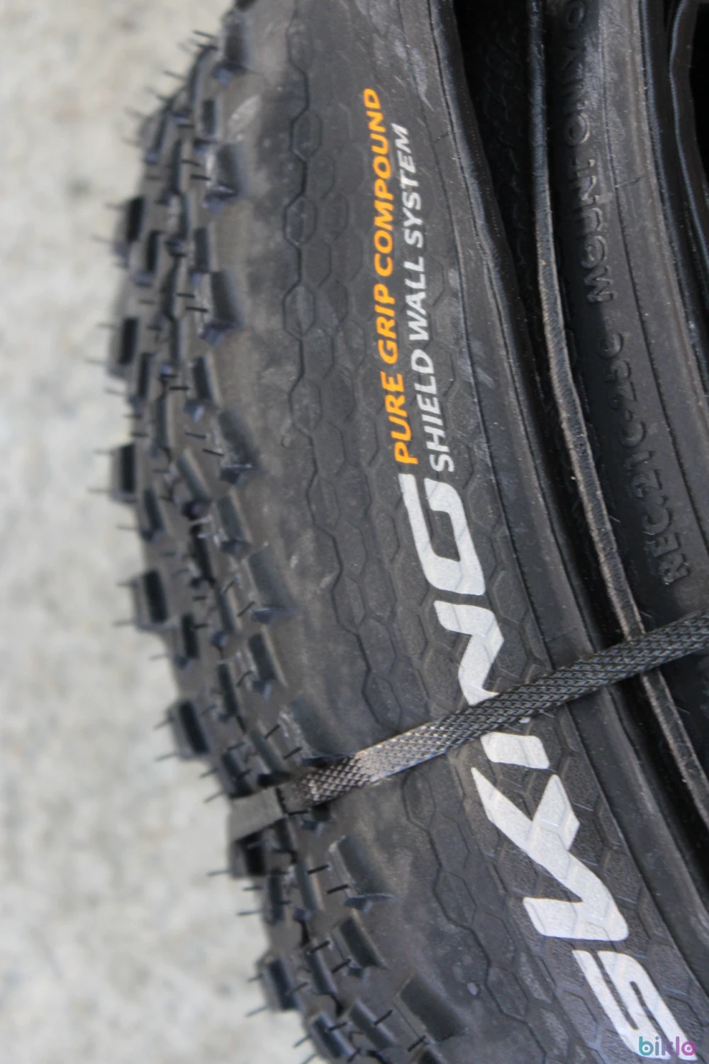 3. Continental Cross King 2.2 ShieldWall TLR 26x2.2 cauciuc pliabil Tubeless