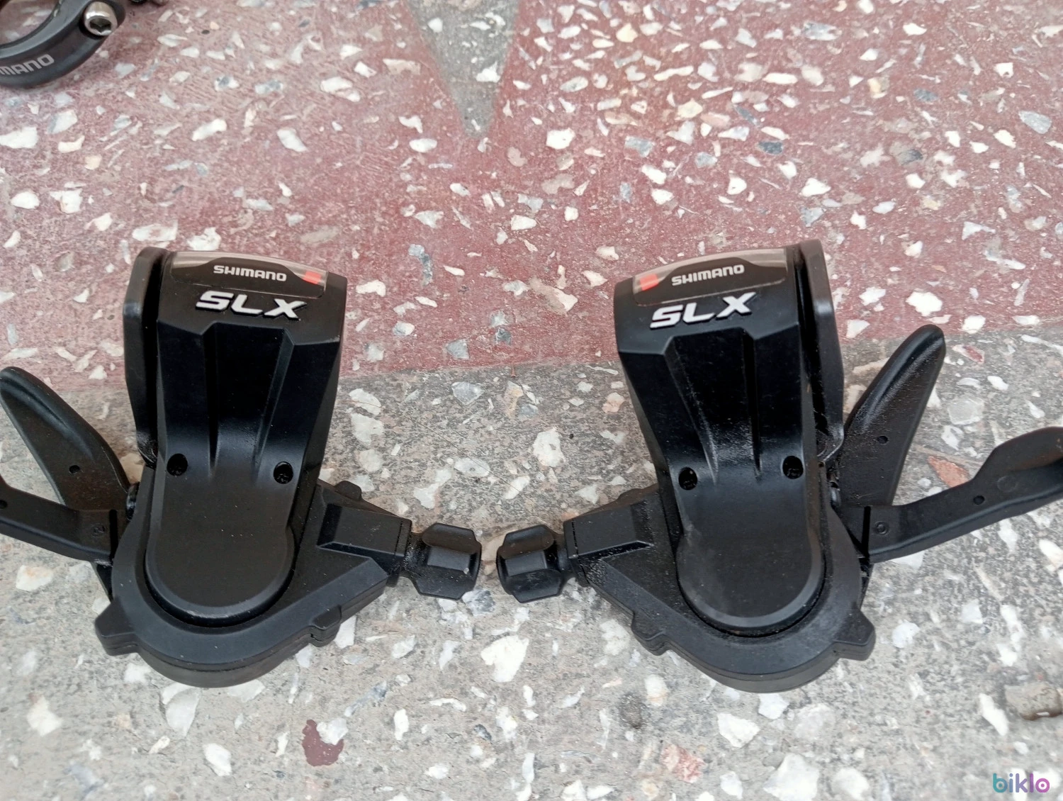 1. Set manete schimbator 3 x 9 V. Shimano SLX model SL-M660 Japan
