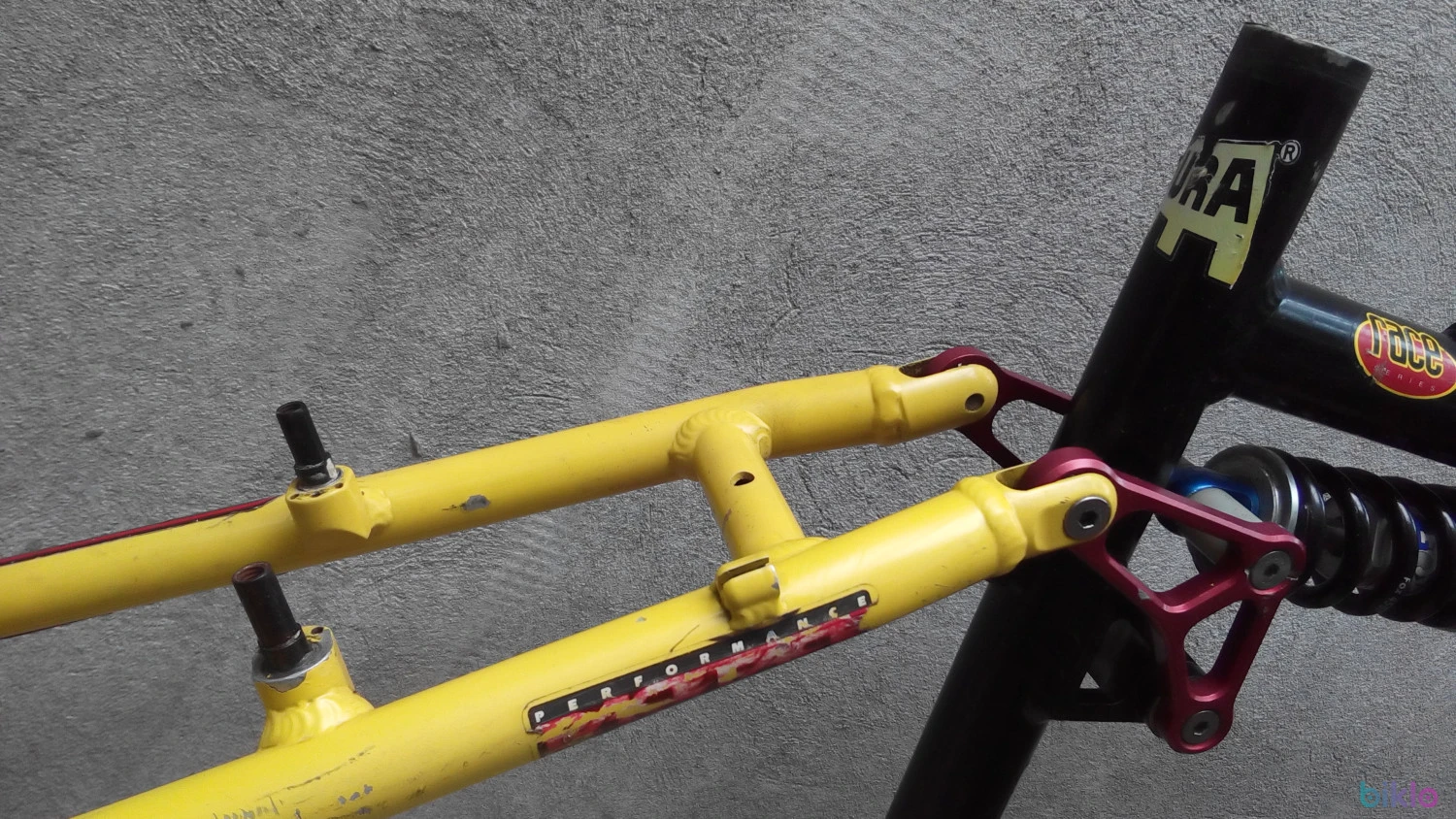 4. Cadru Rocky Mountain furca RockShox