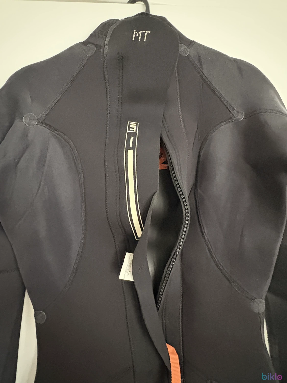 4. Costum neopren/wetsuit triatlon