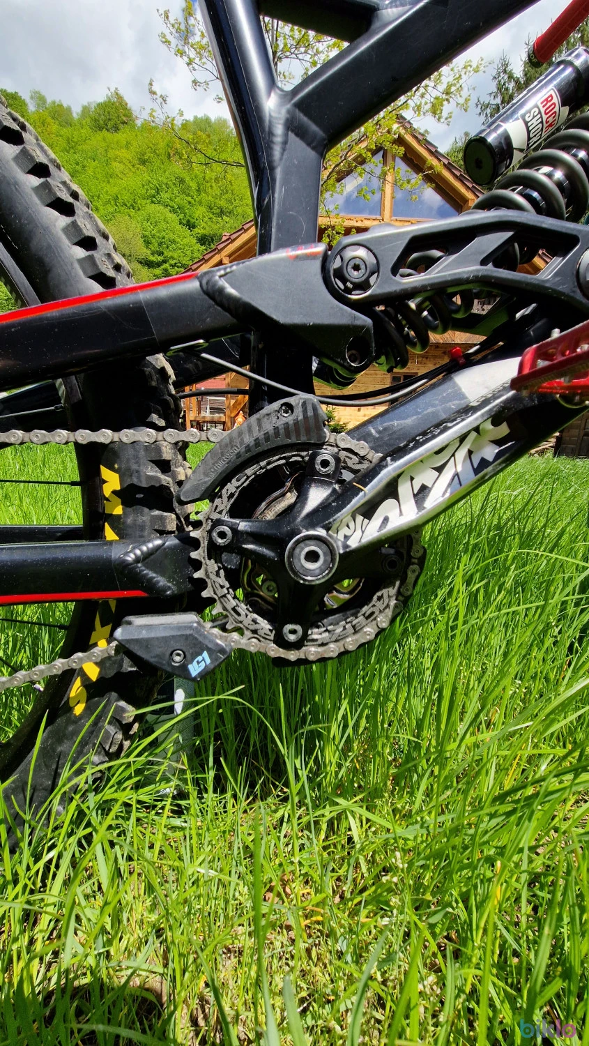 6. Yt Tues Blood Red Core 2 Downhill