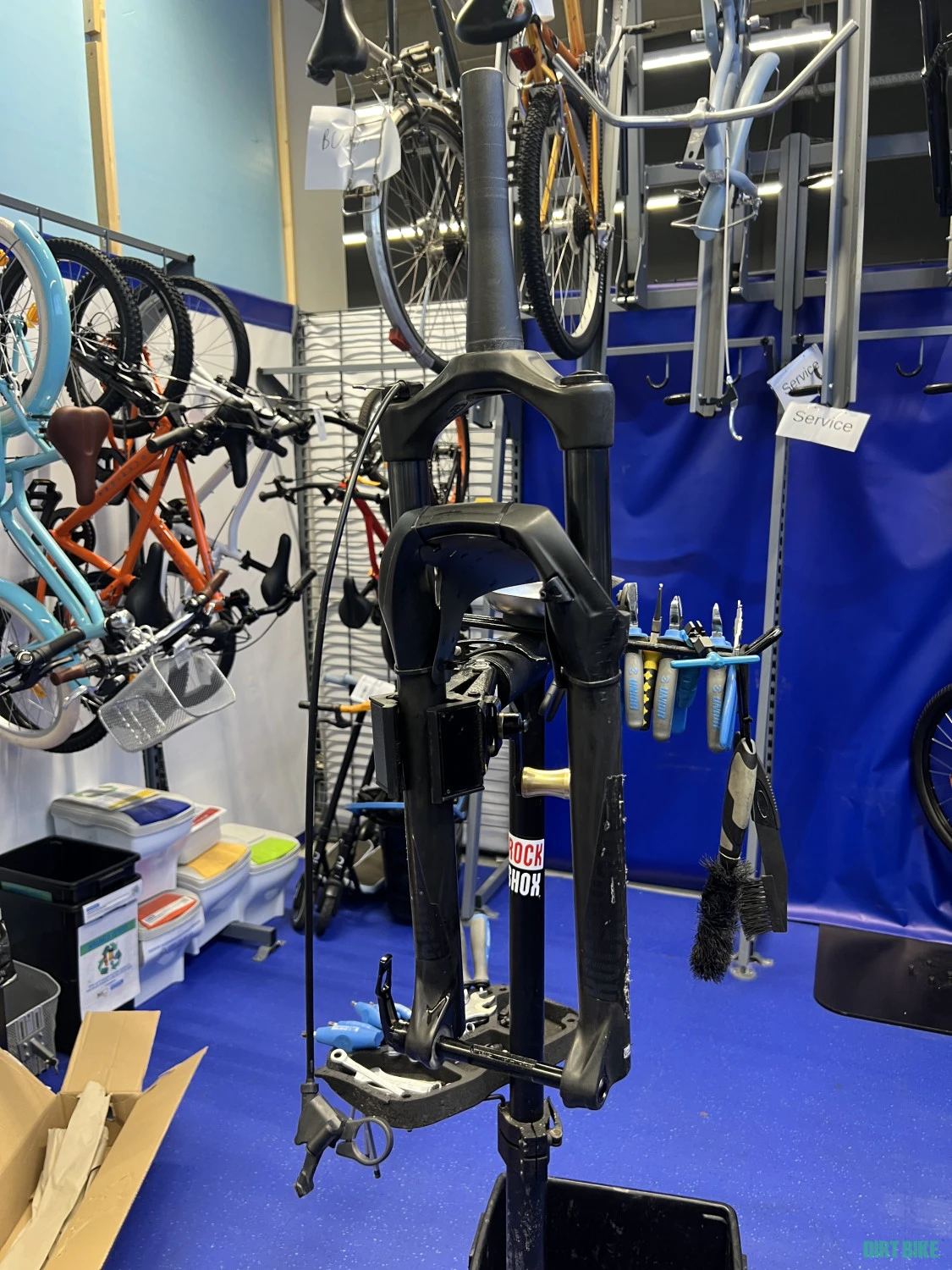 1. RockShox Judy aer 100-130mm pe 29”