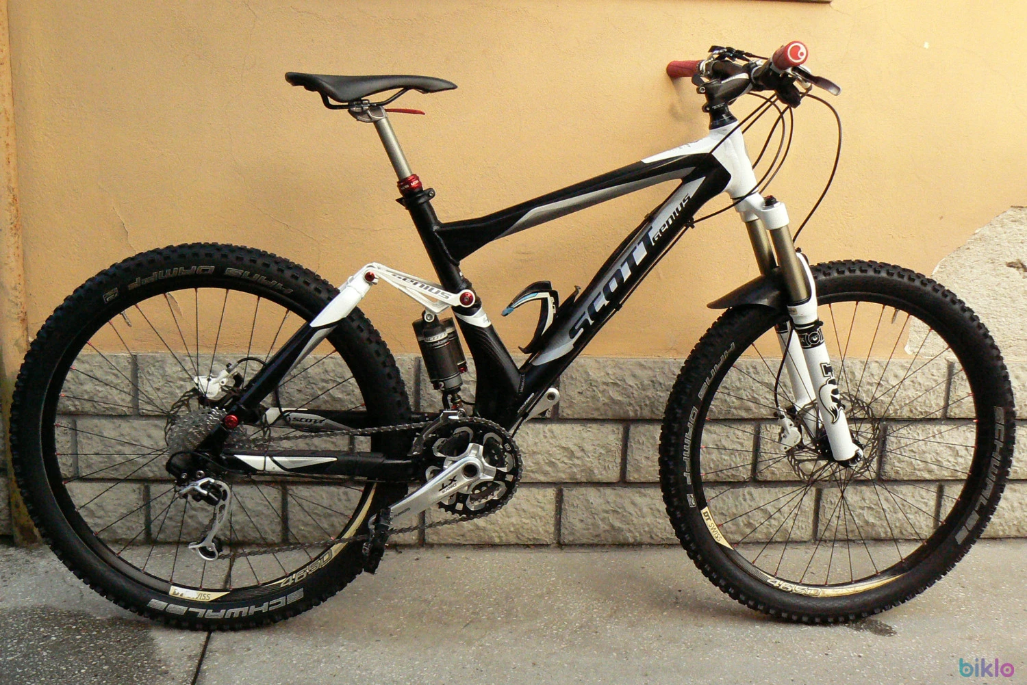 1. Bicicleta mountain bike full suspensie Scott