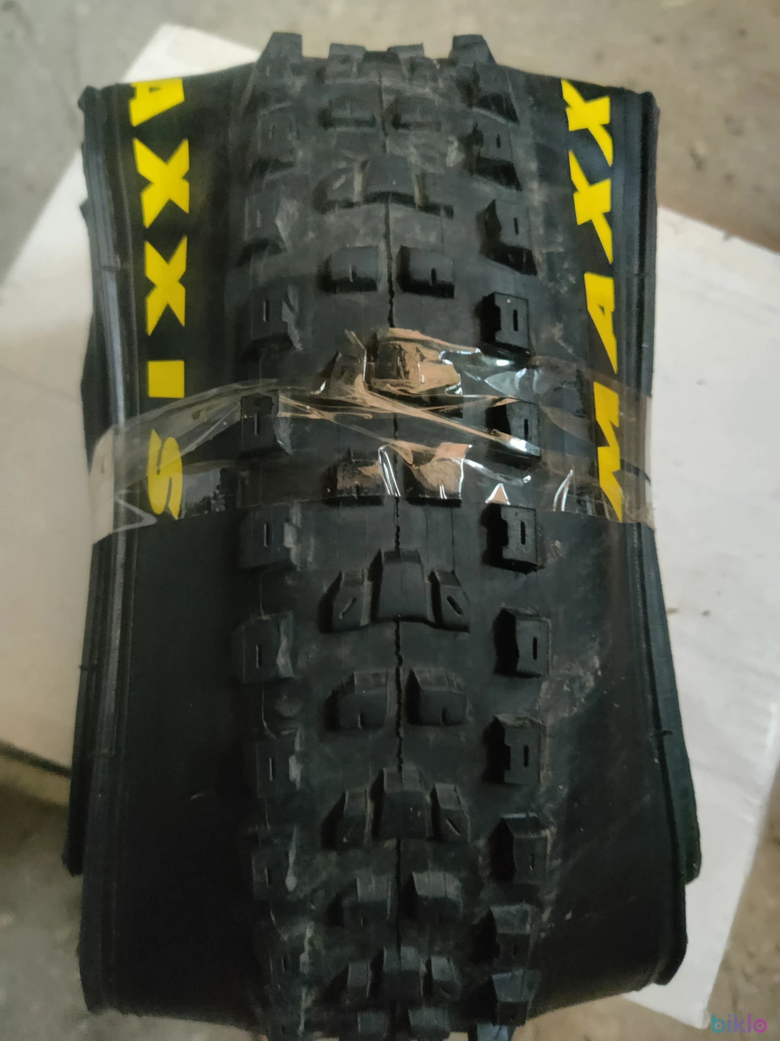 1. Maxxis dissector 29x2.6 tubeless ready