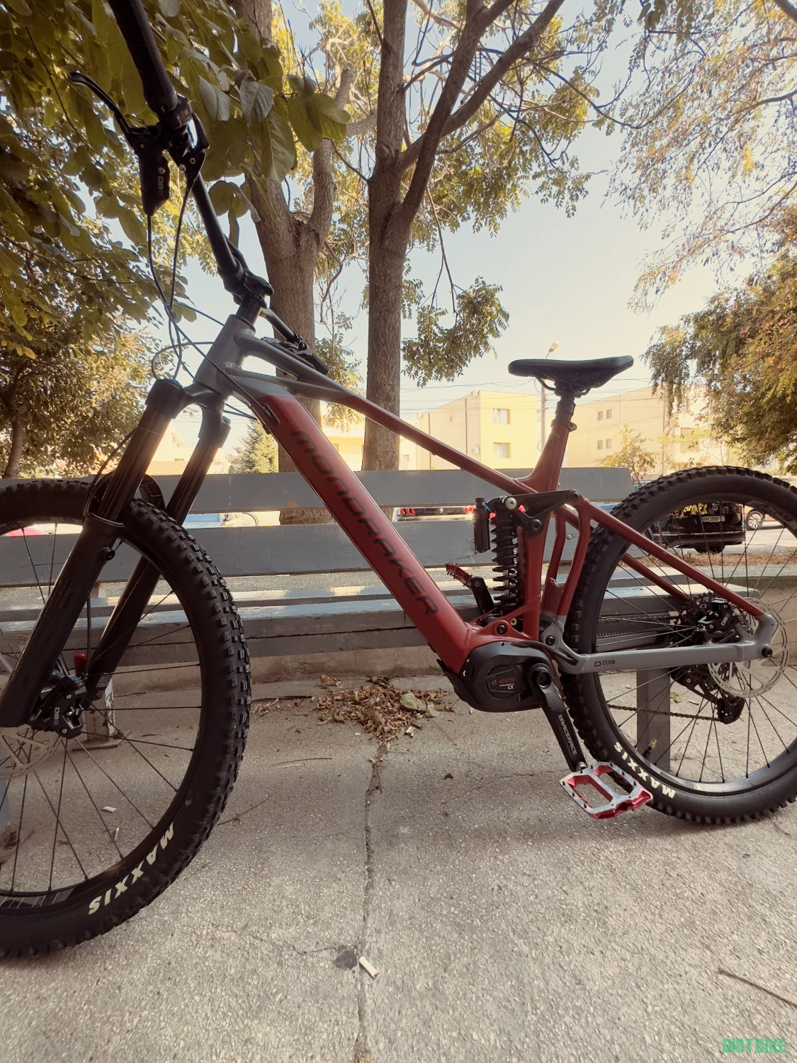 1. Vând Mondraker Level R