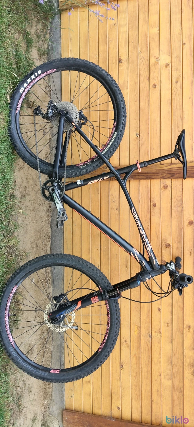 2. Bicicleta COMMENCAL META ht