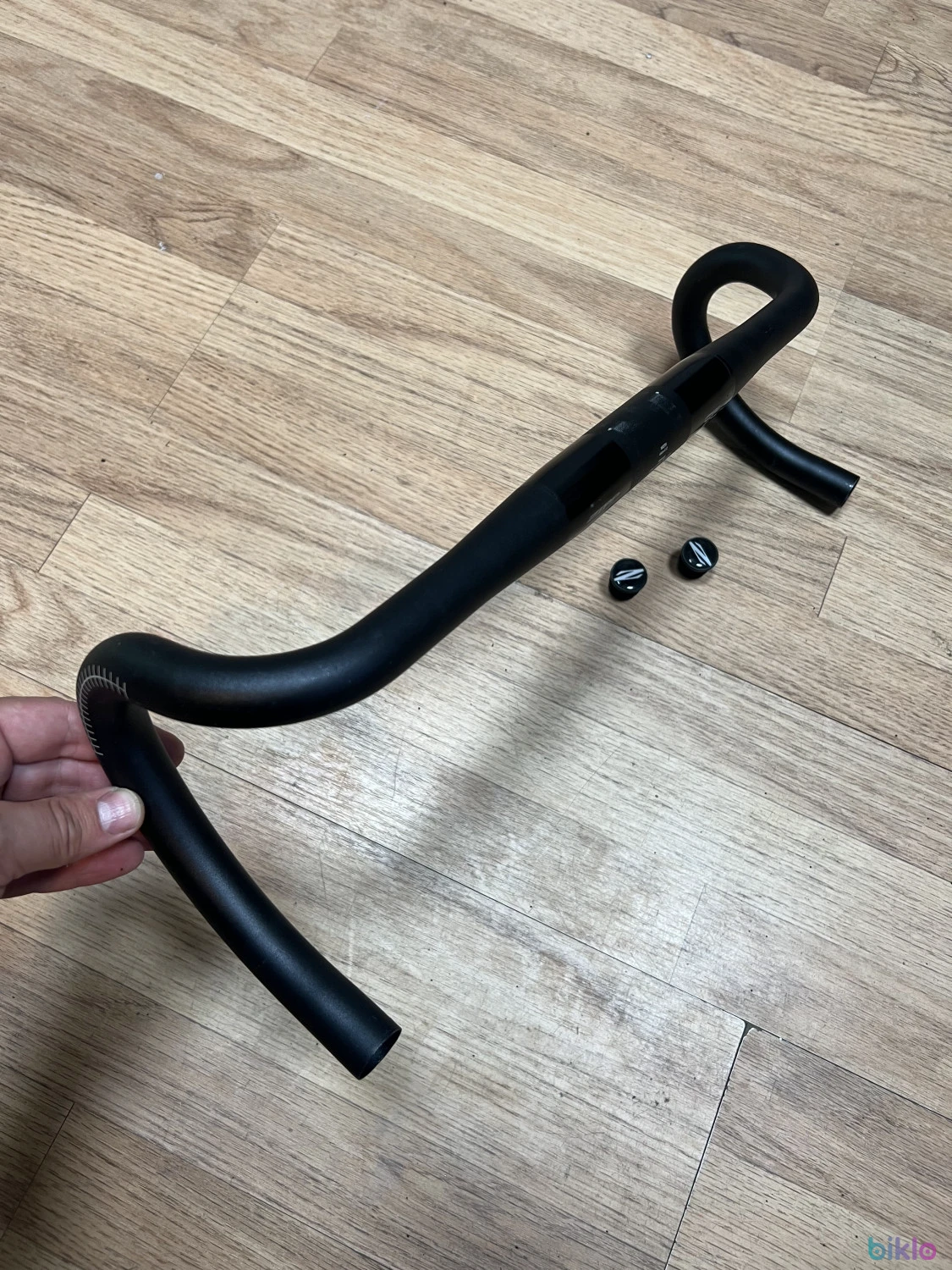 5. Ghidon cursierea Zipp Service Course SL 80