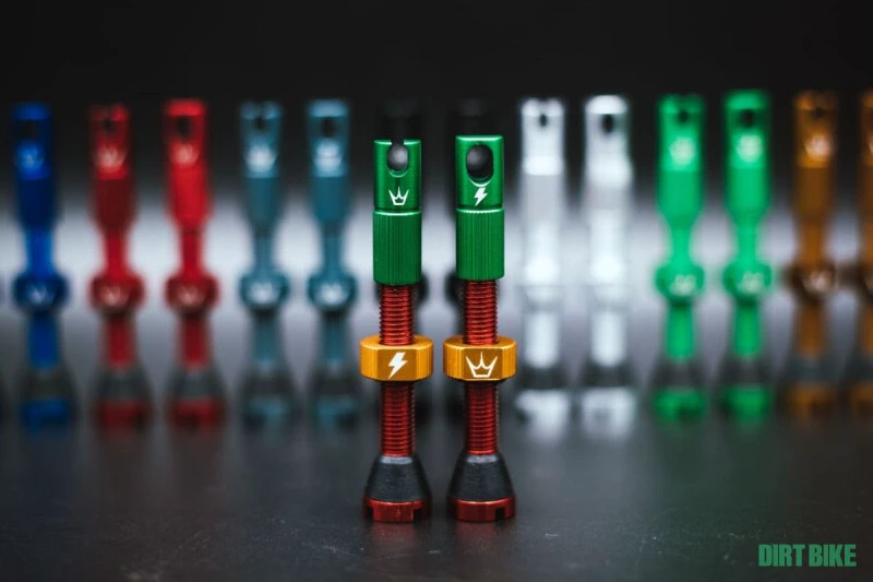 5. NOU! PEATY'S valve tubeless / perii / Holeshot / bidon Fidlock